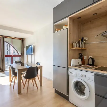 T3 Plein Centre Station Apartment *